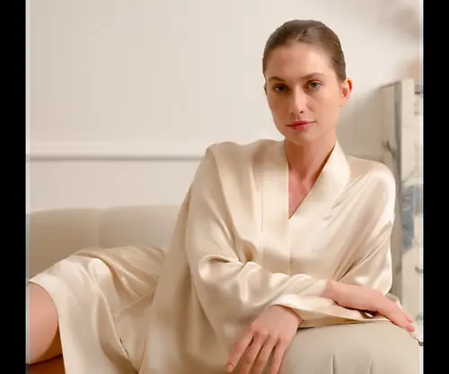 ШЁЛКОВЫЙ КОМПЛЕКТ ИЗ 3-Х ПРЕДМЕТОВ