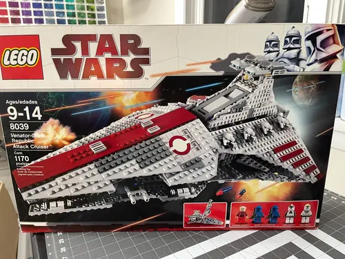 Lego Star Wars 8039 Venator-Class Republic Attack Cruiser - Brand New Sealed