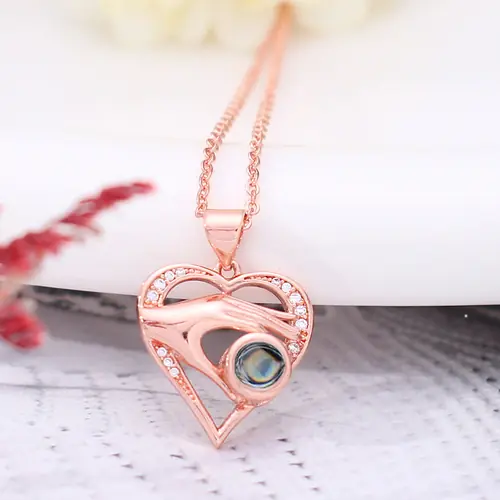 Personalisierte Kette mit Bild – Herz-Hände Anhänger mit Foto